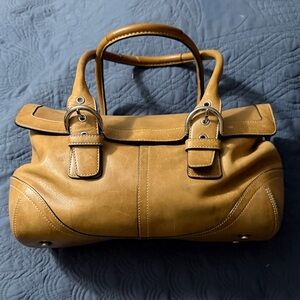 Elegant Coach Leather Handbag
